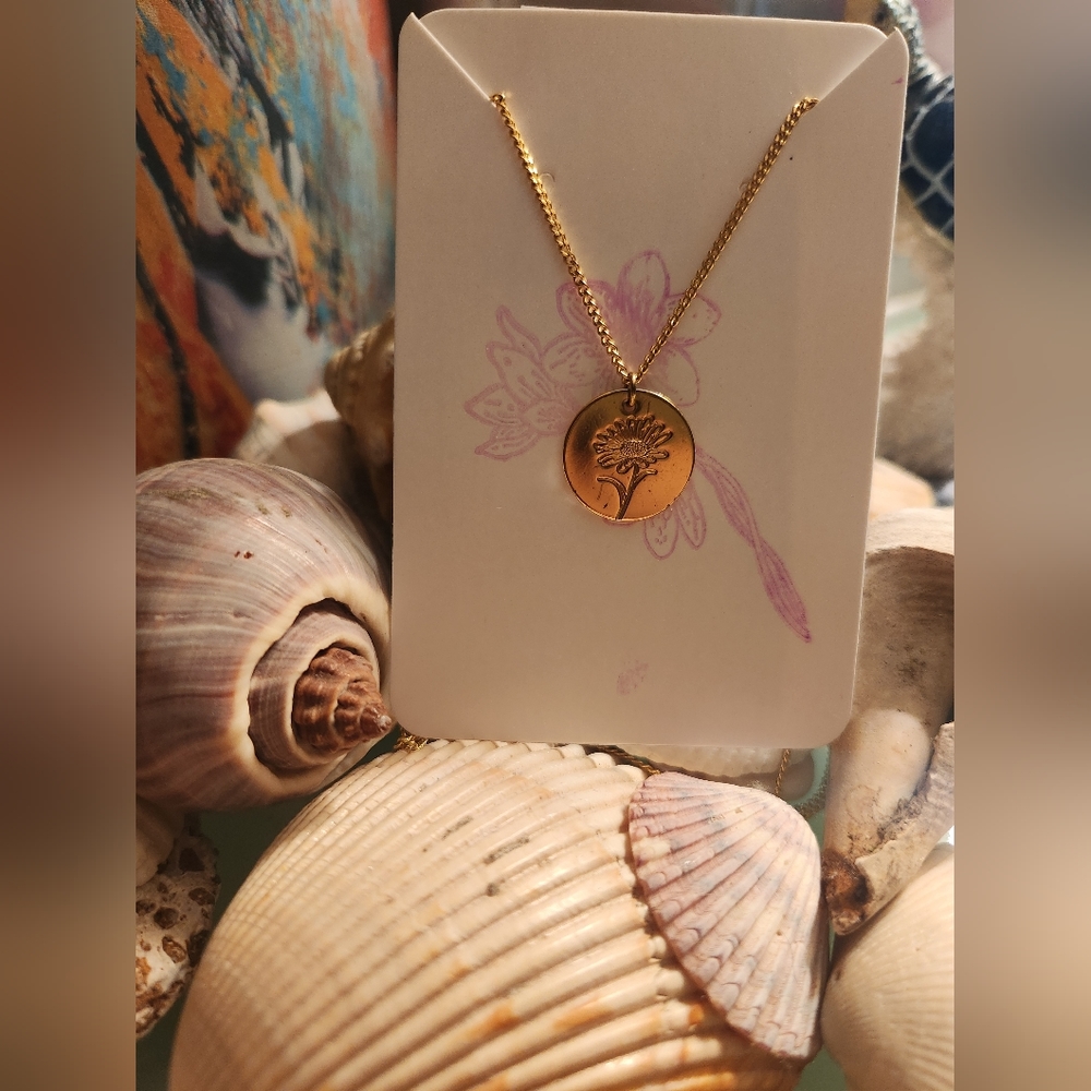 Daisy gold necklace